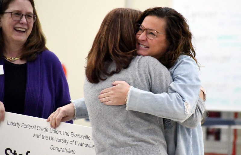 Simmons wins Outstanding Middle School Educator award